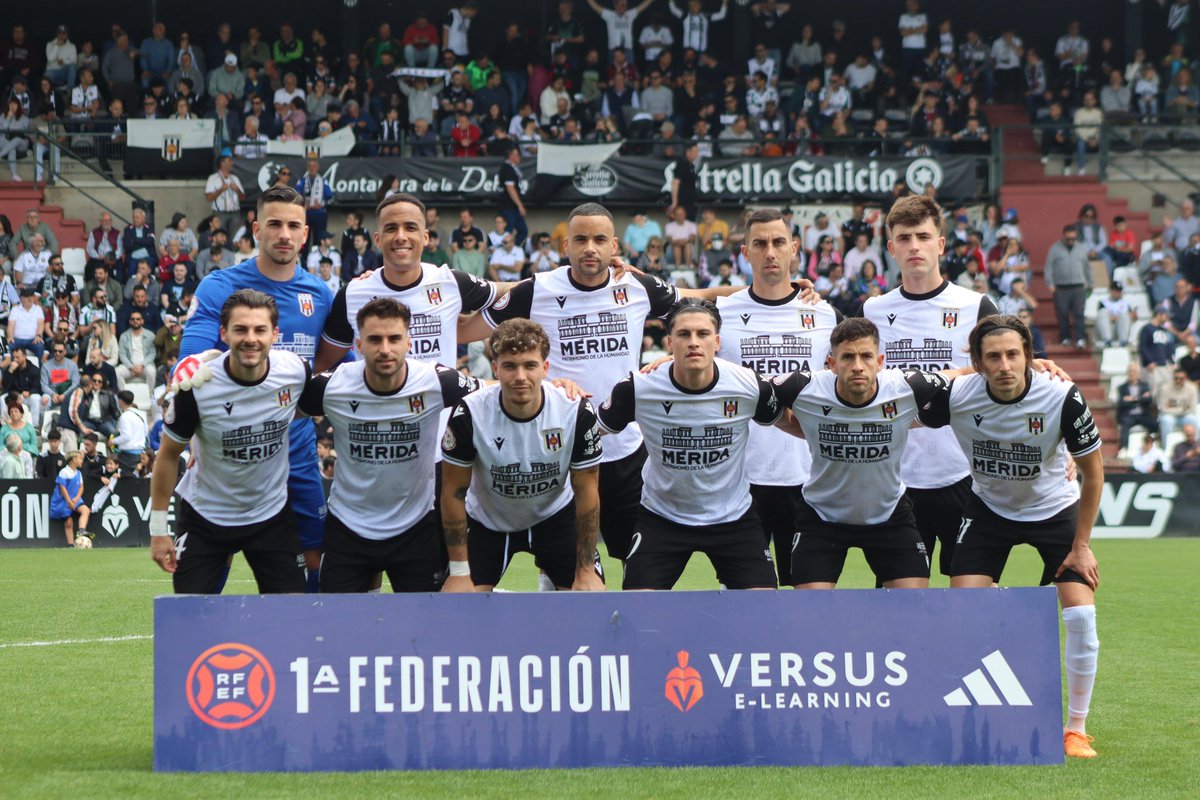 José Antonio Reina (@jareinagonzalez) on Twitter photo 1ª BOLA DE PARTIDO:
Si el equipo romano gana al Recre, el Sevilla Atlético no vence fuera al Villarreal B (se juega la salvación) y el Atlético B no gana en casa al Ibiza (opta a ser 2°), el MÉRIDA se clasificaría para la fase de ascenso.
Vital vencer en Huelva.
📸 <a href="/Merida_AD/">A.D. Mérida</a> 1ª BOLA DE PARTIDO:
Si el equipo romano gana al Recre, el Sevilla Atlético no vence fuera al Villarreal B (se juega la salvación) y el Atlético B no gana en casa al Ibiza (opta a ser 2°), el MÉRIDA se clasificaría para la fase de ascenso.
Vital vencer en Huelva.
📸 <a href="/Merida_AD/">A.D. Mérida</a>