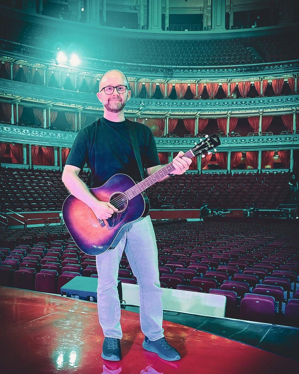 Good luck tonight to one of our guitarists Jo (who is currently touring with Gary Barlow) as he plays The Royal Albert Hall tonight! 🤩