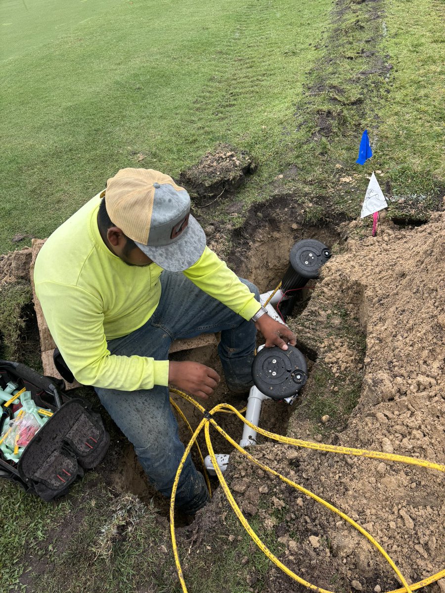 Very excited for <a href="/lovingturf/">John Roberts</a> and Coral Oaks Golf Course as they get brand new inboard-outboard loops. Gonna be nice to have more control over the 💦 <a href="/Troon/">Troon</a>