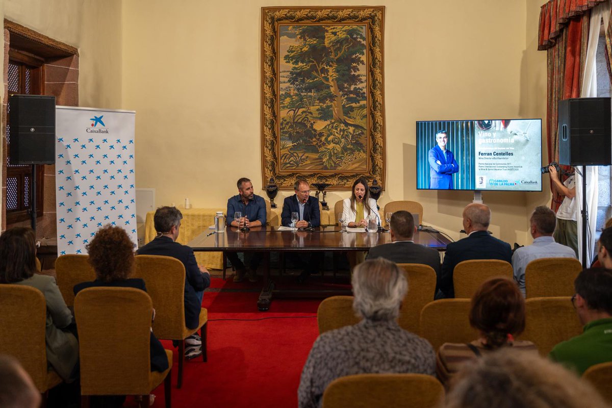 🍇 Hoy, <a href="/AgroBank_CABK/">AgroBank</a> participa en La Palma en la jornada "Más que vino: El territorio como discurso".

Con <a href="/ferrancentelles/">Ferran Centelles</a>, sumiller de elBulli, analizando la industria vitivinícola y destacando la importancia del territorio, la estrategia y la innovación.

#AgroEvent