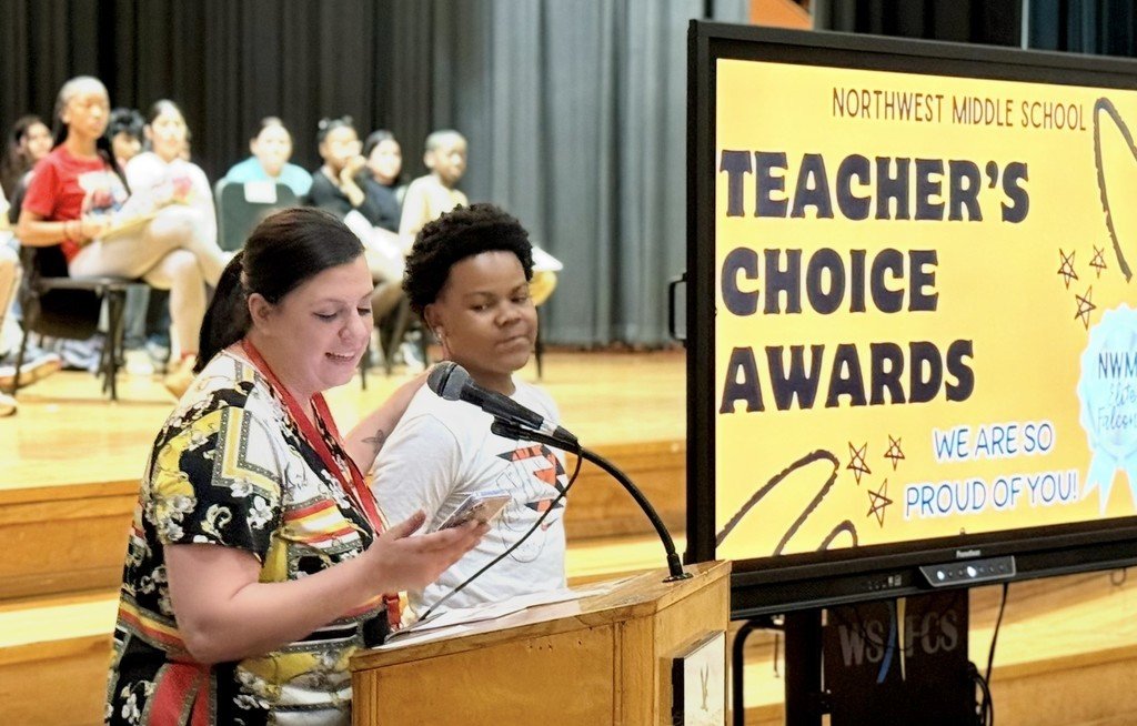 Northwest Middle School celebrated student citizenship last week with their Teacher's Choice Awards.   Keep up the good work, Northwest!

#wsfcs