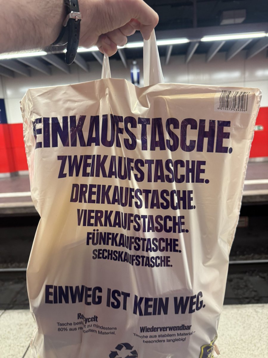 alenkeric's tweet image. One thing this country does so good is making you feel Like you are wrong, inadequate, ashamed, guilty and inappropriate. And making you pay to get to feel this way. #edeka #einwegistkeinweg #plastics #germany
