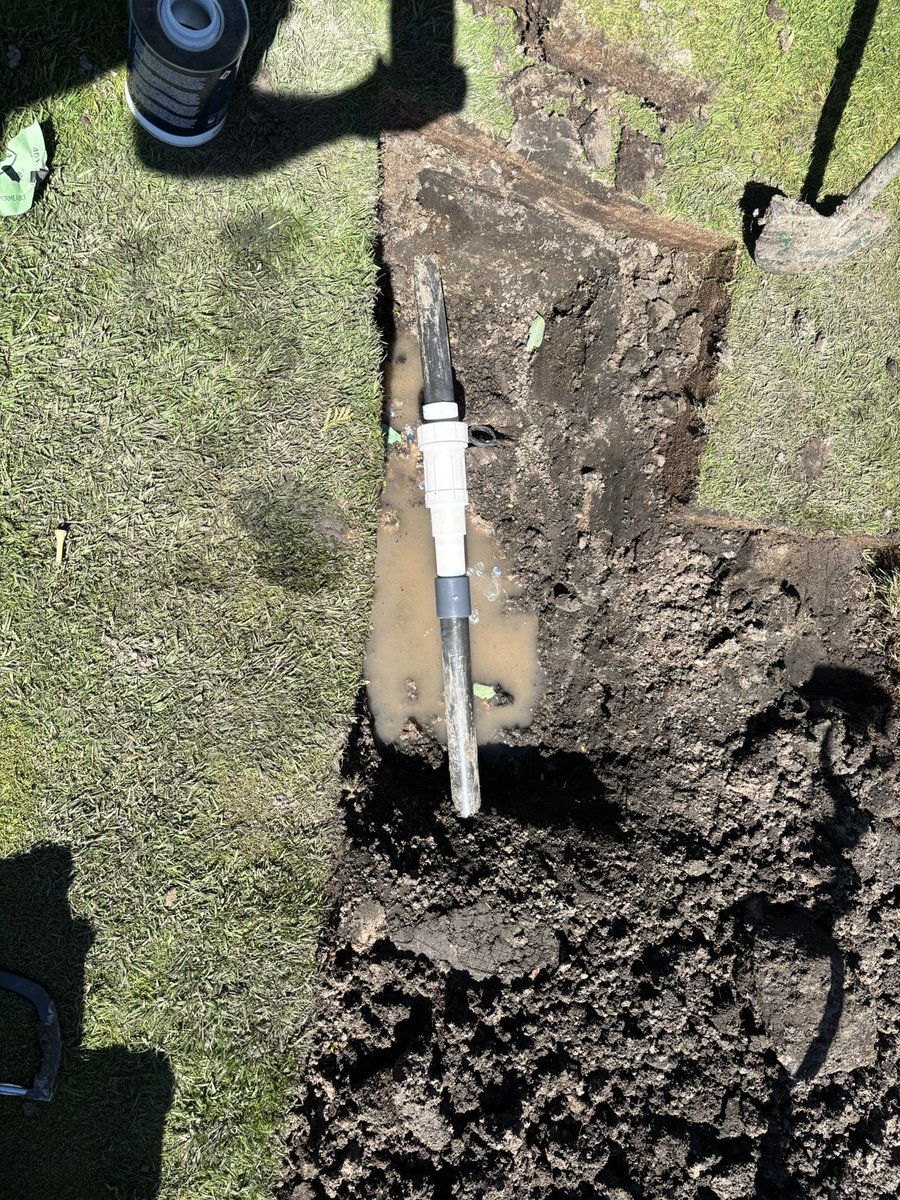 With the mowing being relaxed we’ve managed to tick a couple of jobs off. Zak’s re pointed and laid the front steps on the 14th, Ian’s started treating the wood fences and we’ve fixed the irrigation leak on the 15th. Along with a new sprinkler head.