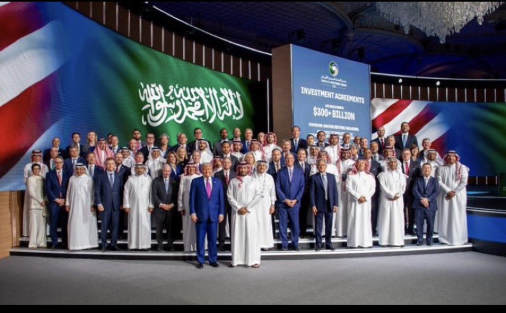 Hashimi77133's tweet photo. #صورة_للتاريخ
#ولي_العهد 
#زعيم_الشرق_الاوسط https://t.co/565nOrnpqL