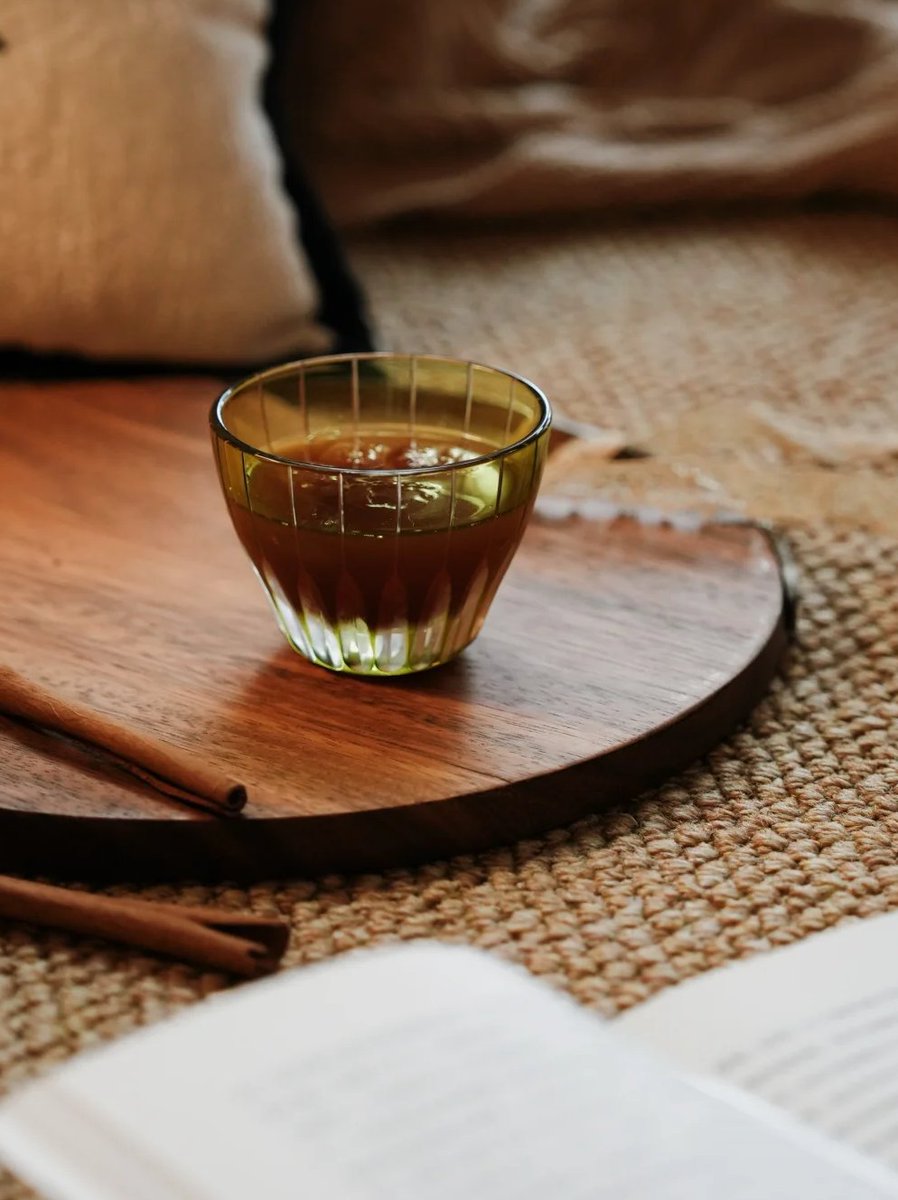 sswbxllfg's tweet photo. The perfect portrayal of slow life: a cup of spice tea, a good book, and a quiet afternoon. 📖☕🕯️
#afternoontime #slowlife #readingdaily https://t.co/TcybcXjMaU