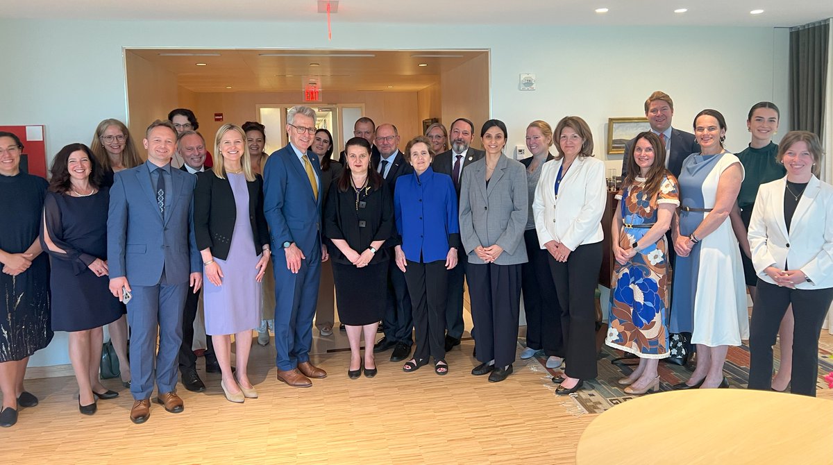 Embassy of Sweden USA (@swedeninusa) on Twitter photo It was a pleasure to host the Women’s Foreign Policy Group Corporate Council dinner last night, with initial remarks by 🇺🇦 Amb. <a href="/OMarkarova/">Oksana Markarova</a> and discussions with Amb. Geoffrey Pyatt and Gulsanna Mamediieva on the many commercial opportunities in Ukraine for global allies. It was a pleasure to host the Women’s Foreign Policy Group Corporate Council dinner last night, with initial remarks by 🇺🇦 Amb. <a href="/OMarkarova/">Oksana Markarova</a> and discussions with Amb. Geoffrey Pyatt and Gulsanna Mamediieva on the many commercial opportunities in Ukraine for global allies.
