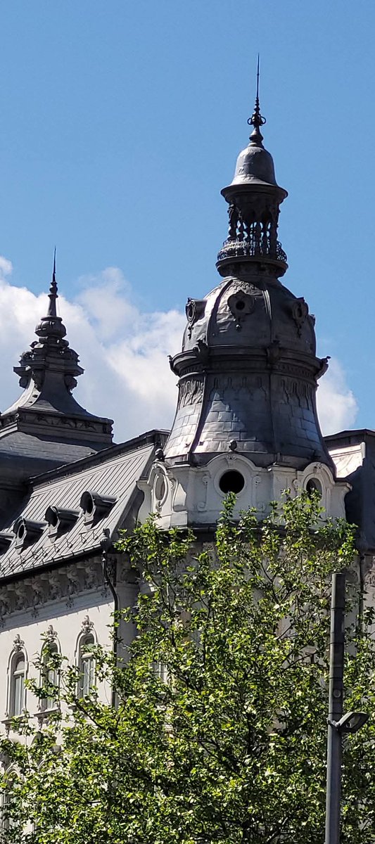 Travel_2Romania's tweet image. În Evul Mediu,#Cluj un oraș fortificat, înconjurat de ziduri și turnuri de apărare administrate de bresle (croitori,cizmari,măcelari etc.).Dintre acestea,Turnul Croitorilor și Turnul Pompierilor sunt cele mai bine păstrate.
Spre deosebire de Sibiu sau Brașov, unde mai multe