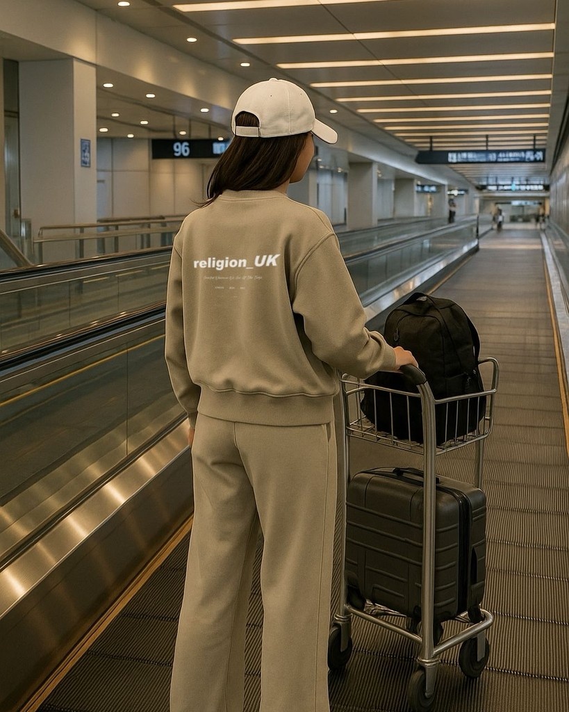 Comfy and effortlessly chic. Travel in style with the Embroidery Co-ord⁠
Sweat - rlgn.shop/uiniy
Pants - rlgn.shop/uinix
.⁠
#loungewear #quietluxury #coord #twopiece #travelessentials #travelchic