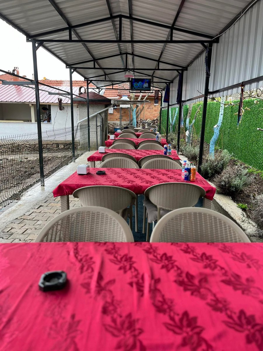 KÜTAHYA İLİ DOMANİÇ İLÇESİ ÇARŞAMBA KÖYÜNE BAHÇEME DOĞAL KÖY KAHVALTI YEMEK VE TATLI SALONU AÇTIM BELKİ 10 tane TRABZONSPOR ATKISI TAKTIM MALUM TAKIM TUTAN KÖYLÜLERİM BİZDE KENDİ ATKIMIZI TAKACAĞIZ DİYORLAR AMA ELLERİNDE ATKI YOK İŞTE BU KADARLAR BİZİMKİ İSE ORJİNAL TS CLAP❤️💙