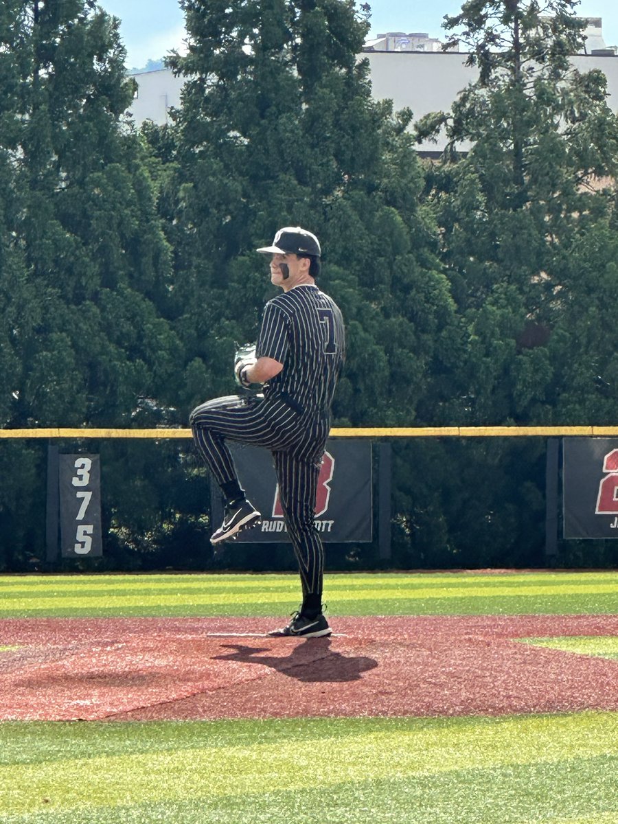 nateforau's tweet image. The kid climbed the hill one last time for the Jackets and threw a complete game for the win. State Champs for
the first time in 40 years. @Aiden_Poe_7