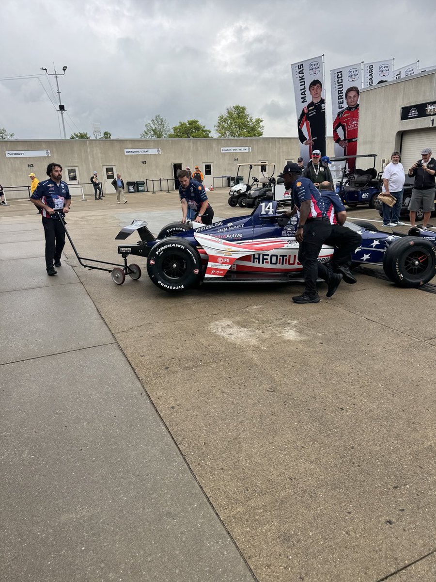 chadqbrown's tweet photo. Awesome experience with @AJFoytRacing #Indy500 #IndyWeek https://t.co/NdmGgCDnkV