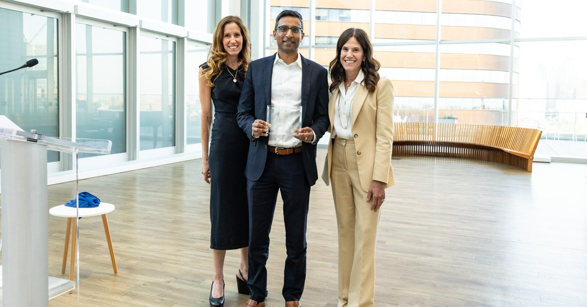 BasserBRCA's tweet image. Vivek Narayan, MD, MS receives the 2025 Pearl and Phil Innovation Research Award for his work impacting male BRCA mutation carriers as a prostate cancer clinical investigator improving treatments for BRCA-related prostate cancer and overcoming treatment resistance. @PennCancer