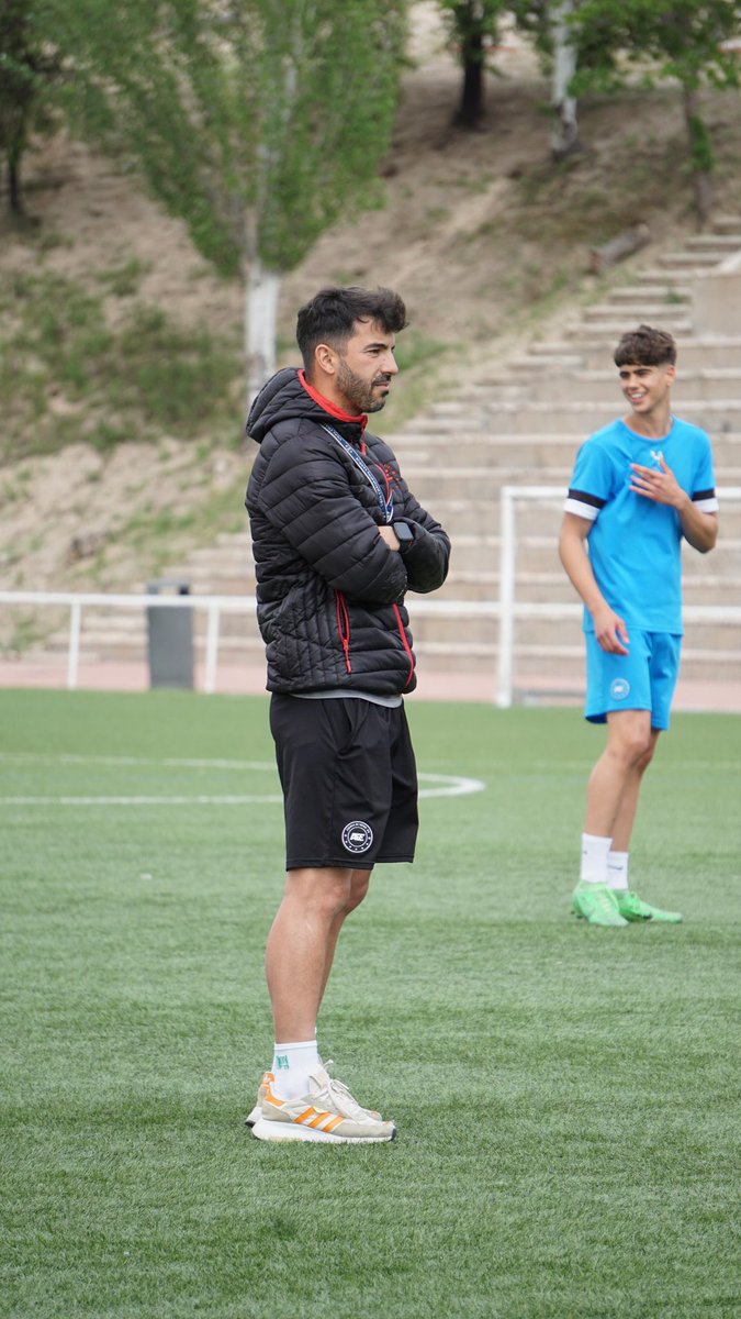 🤩 ¡Feliz día del entrenador! ¡Nosotros tenemos a los mejores!

#EscuelasAFE