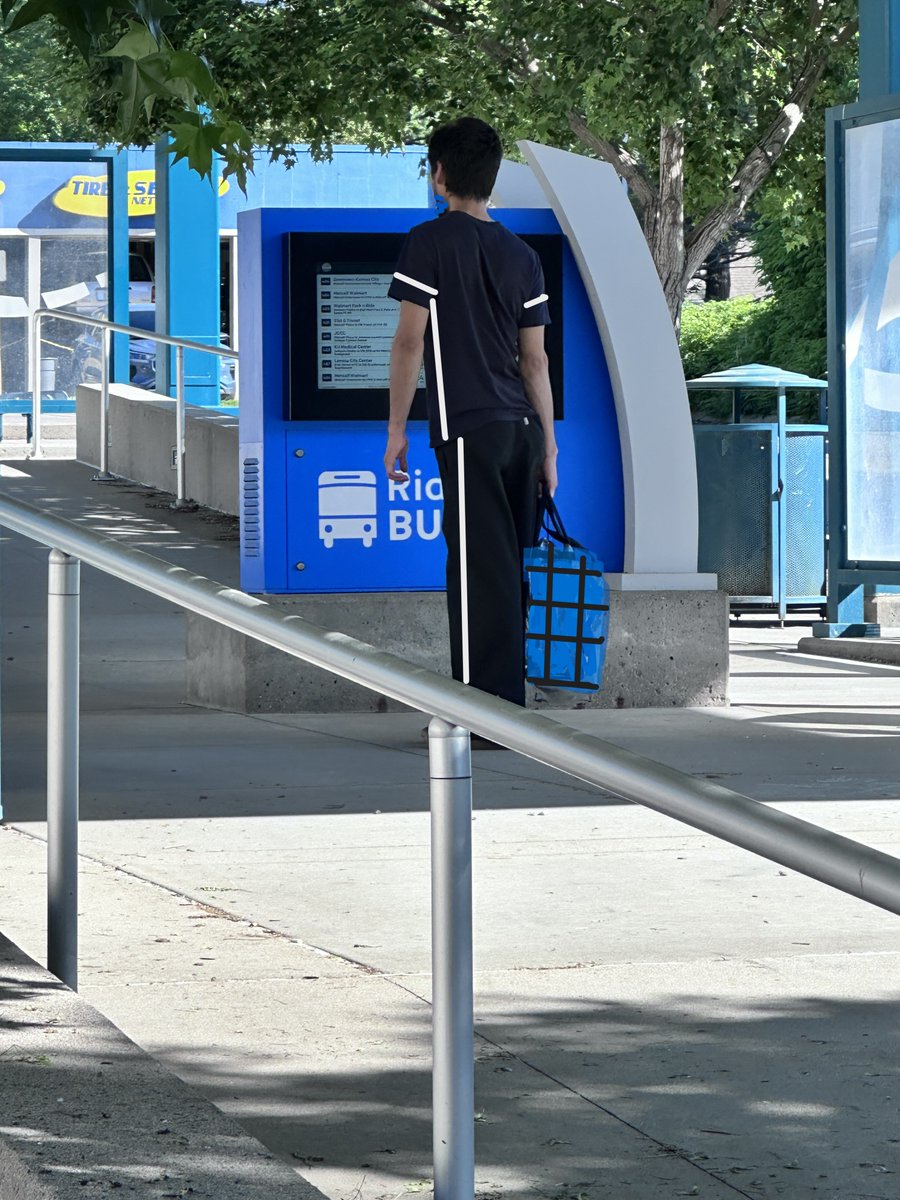 JoCoTransit's tweet image. Already in use! ✅
Even during install, people were checking out the new screen. It’s clear: small improvements can make a big difference.
#CustomerExperience #TransitAccess