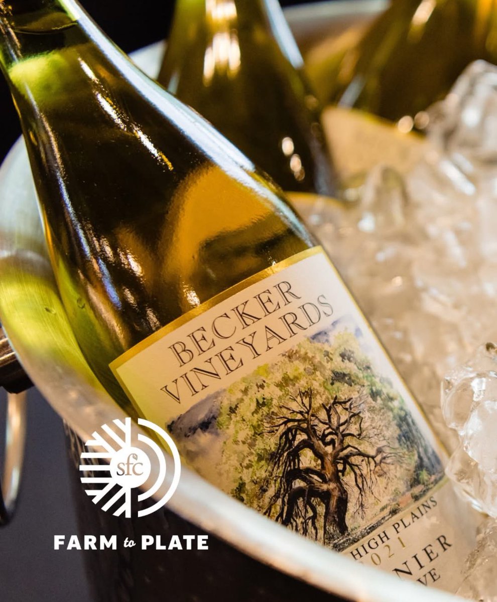 The Sustainable Food Center wine dinner was fun!  The crowd enthusiastic!  Our Marketing Manager Nichole poured our Counoise at reception and our Mourvèdre paired with Chef Aaron Franklin’s and Chef James Philibert’s/Uptown Sports Club amazing entree of Tri Tip with Salsa Verde!