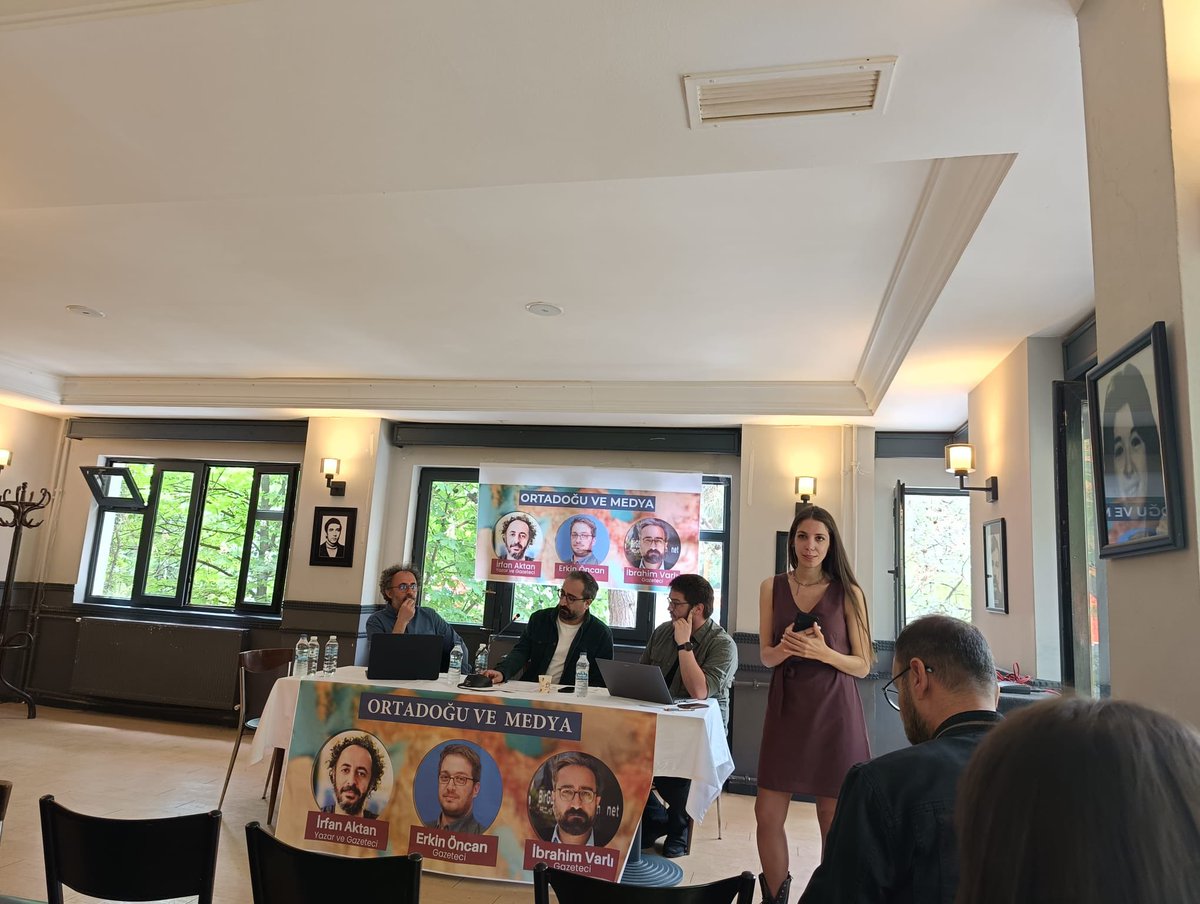 İLEF Öğrencilerinin düzenlediği ‘’Ortadoğu ve Medya’’ etkinliğinde medyaya yansıyan küresel güç mücadelelerinin, yeni faşist hareketlerin yükselişinin, Suriye’nin dönüşümünde Batı medyasının rolünün tartışıldığı etkinlik dün Mülkiyeliler Birliği’nde gerçekleştirildi.