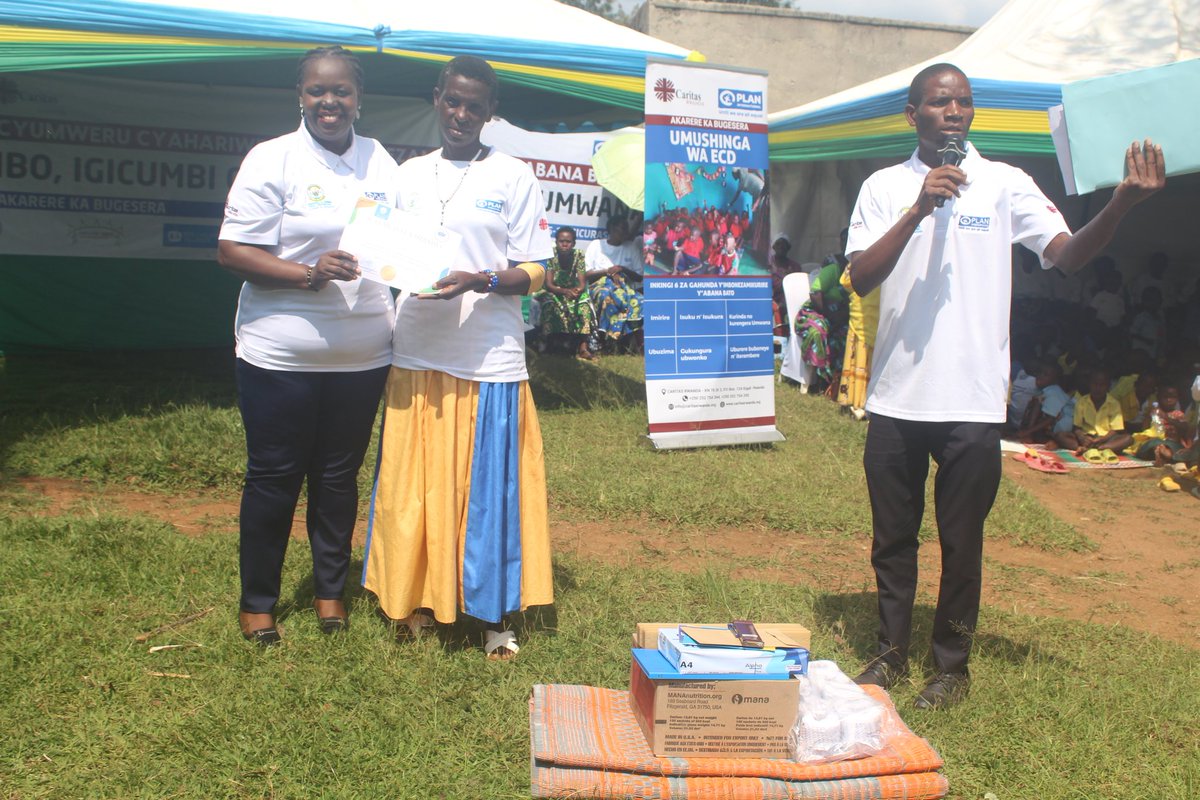 CaritasRwanda's tweet photo. Along with other partners, this May 13, @CaritasRwanda through its #ECDProject funded by @PlanRwanda joined the @BugeseraDistr to conclude the #ECDWeek under this theme: “Isibo, the solid foundation of early childhood development.” @RwandaGender
@Rwanda_Child
#ChildDevelopment https://t.co/CS5w3XLZ3O