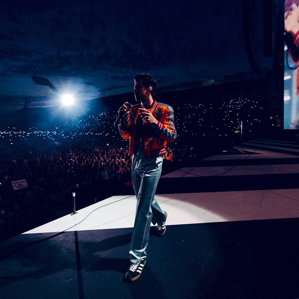 HS4LiveHQ's tweet image. Two years ago today, the final leg of Love On Tour kicked off in Denmark.

The final leg was the culmination of two album cycles spanning a four year period. 

It saw fan favorite songs such as Stockholm Syndrome, She, Grapejuice and Fine Line return to the setlist.