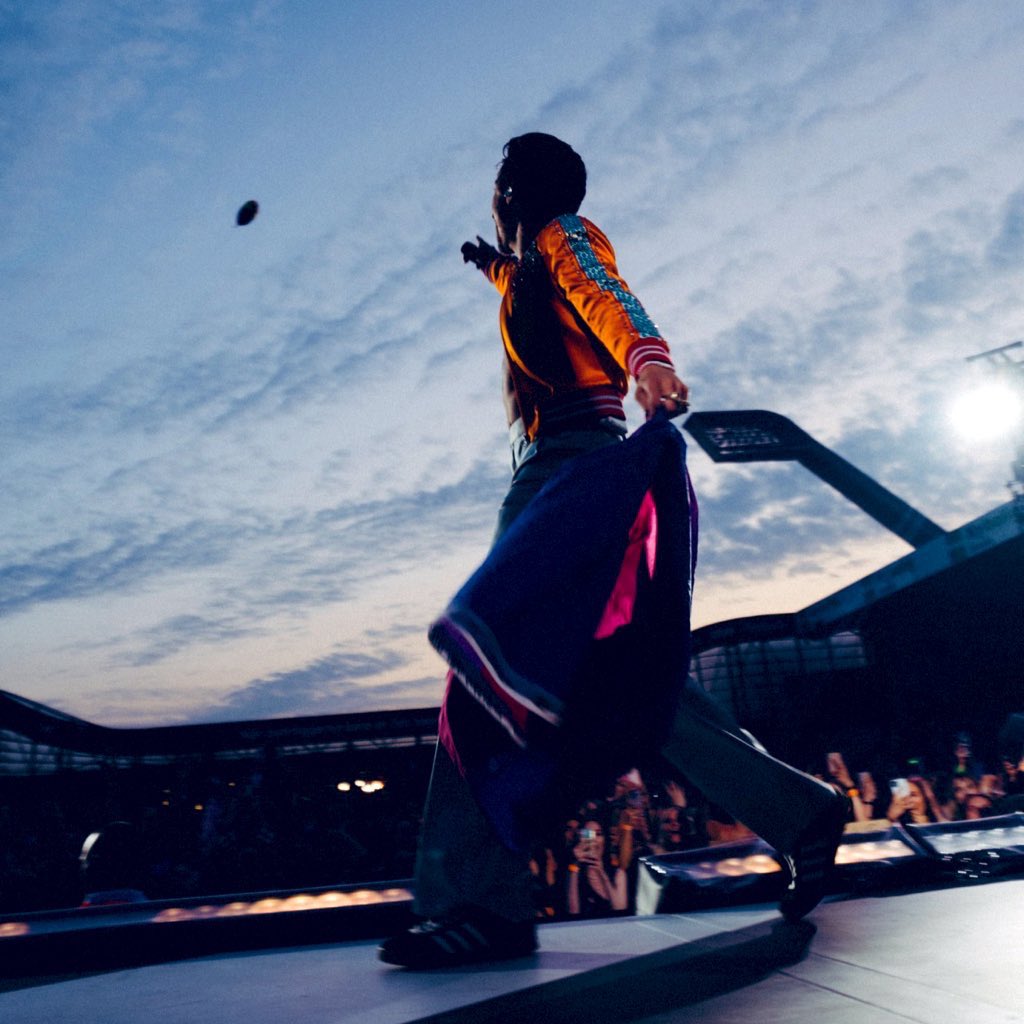 HS4LiveHQ's tweet image. Two years ago today, the final leg of Love On Tour kicked off in Denmark.

The final leg was the culmination of two album cycles spanning a four year period. 

It saw fan favorite songs such as Stockholm Syndrome, She, Grapejuice and Fine Line return to the setlist.