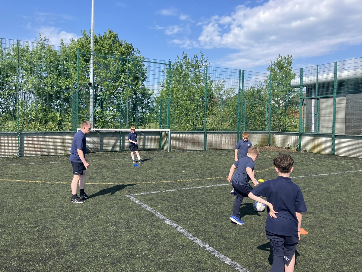 FernhillPe's tweet photo. Primary Football Club

Great first session for the primary football club! 

Hopefully see some more P4-7 pupils here next week! 

The club runs 16:00-17:00 at Fernhill Community Centre https://t.co/MI2SR0BCWq