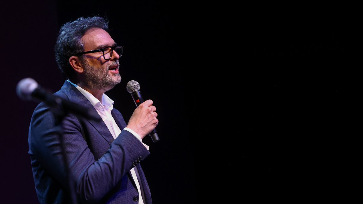 Cenu Karla Havlíčka Borovského získává <a href="/etabery/">Erik Tabery</a>, šéfredaktor <a href="/RESPEKT_CZ/">Týdeník Respekt</a>, za dlouhodobý přínos veřejné debatě. Porota vyzdvihla jeho důslednost, schopnost vidět souvislosti i odvahu hájit hodnoty žurnalistiky v době změny vlastníka <a href="/RESPEKT_CZ/">Týdeník Respekt</a>.