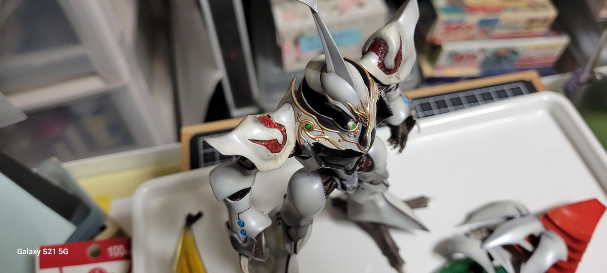take_gyonou's tweet photo. なんとか直った。
これで良しかなぁ。
完成した時は肩アーマーがちょっと綺麗かなと思ってたので、ここをもう少しウェザリングして、周りと併せたつもり。
やけど、今度はやり過ぎたかも😏
難しいよねぇ。
#コジマ塾
#サーバイン
#マックスファクトリー
#PLAMA https://t.co/OJo43HB87c