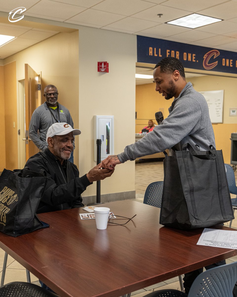 The Cavs recently surprised 60 veterans at the Louis Stokes Cleveland VA Medical Center with some Cavs Playoff goodies, hygiene kits, and Cavs cookies! Puppy with a Purpose™️ and future service dog for a veteran, Reggie, also visited with the veterans receiving treatment!