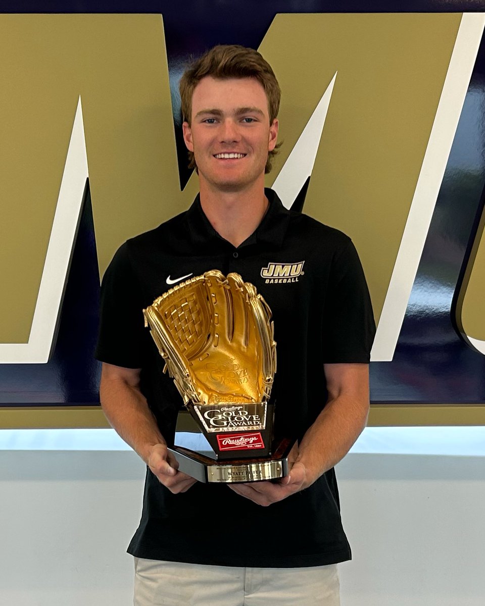 Fresh out the 📦!

Wyatt Peifer received his 2024 <a href="/RawlingsSports/">Rawlings Baseball</a> Gold Glove Award this afternoon!

#GoDukes