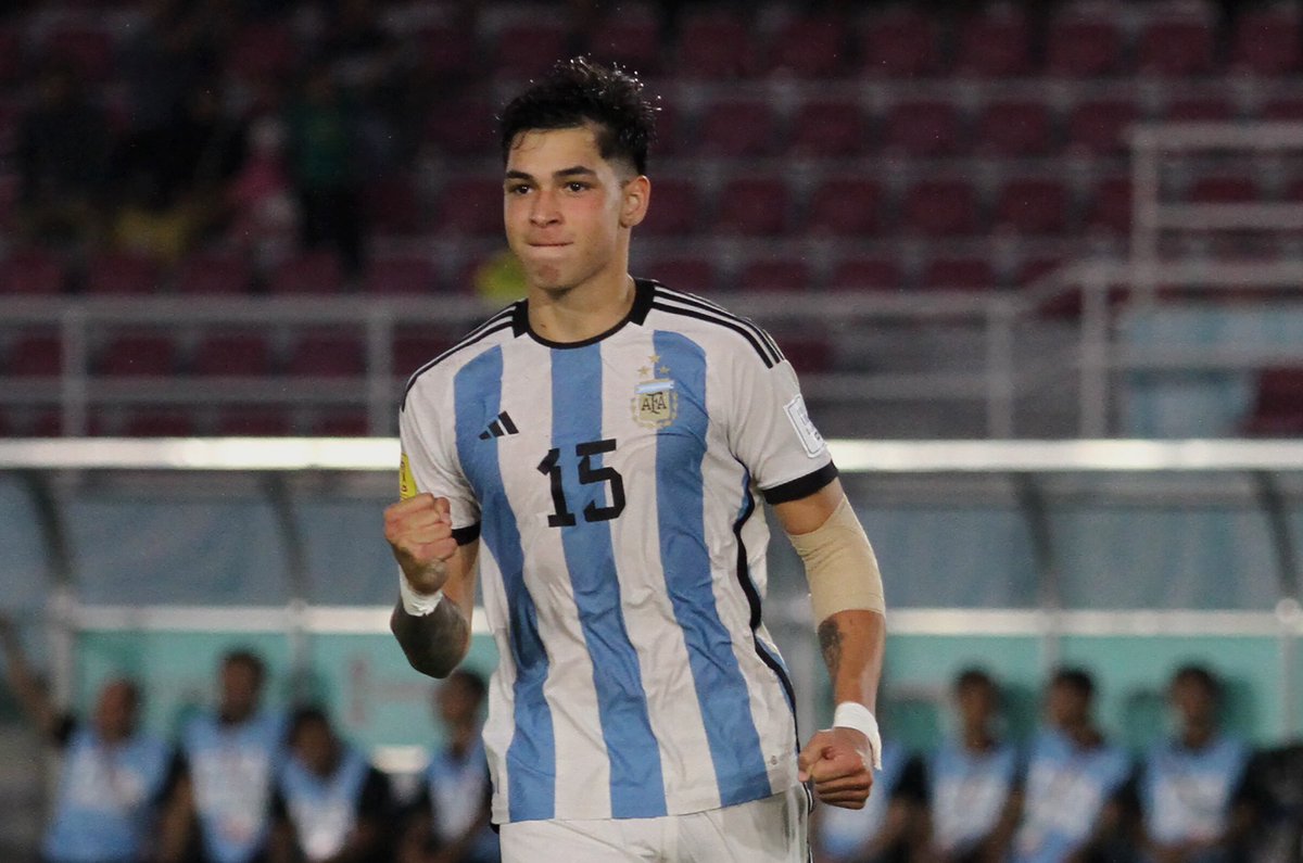 🚨🆕 Borussia Dortmund have added Mikey #Moore (17, Tottenham) and Juan #Gimenez (19, Rosario Central) to their shortlist. Both players are being closely monitored. #BVB

There has also been contact with the players’ managements, but nothing is concrete at this stage. For Moore,