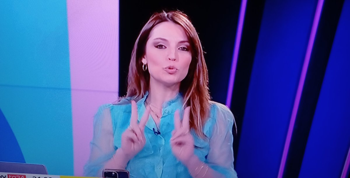 Serata #Connessi <a href="/ChiaraPiotto/">Chiara Piotto</a> . 
✌🏻✌🏻