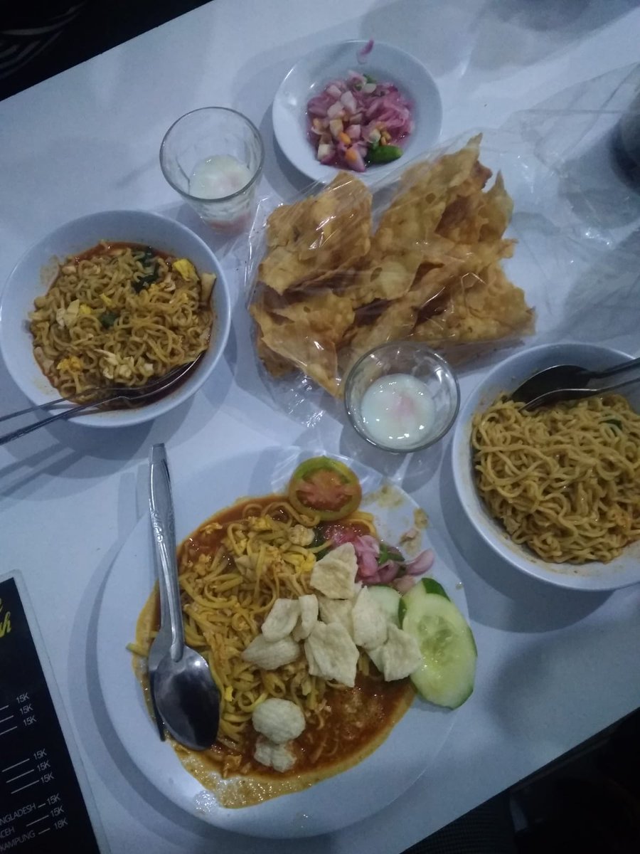 jadipelari's tweet photo. Hari ini beneran God bless me, meskipun sempet harus bolak-balik Tembalang-Akpol-Tembalang-Akpol dan kena gerimis cuma karena dompet ketinggalan, tapi bisa dapet quality time buat diri sendiri dan bersama manusia-manusia kocak sampai dini hari🫶 https://t.co/PAyjMugX59