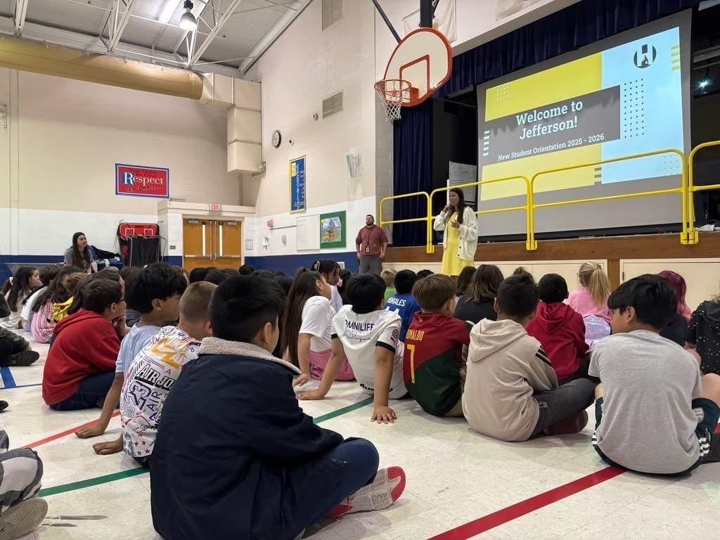 Crosby's 3rd graders visited us yesterday and got a preview of their future school and teachers!🎒🏫😊¡Los estudiantes de 3er grado de Crosby nos visitaron ayer y obtuvieron un adelanto de su futura escuela y maestros!
#JeffersonJourney🐝