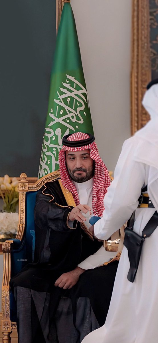 هذا أبو سلمان ما يعترف بالمستحيلة

يلحـق الشرّد من أحلامنـا ويردها

#محمد_بن_سلمان 
#الرياض
