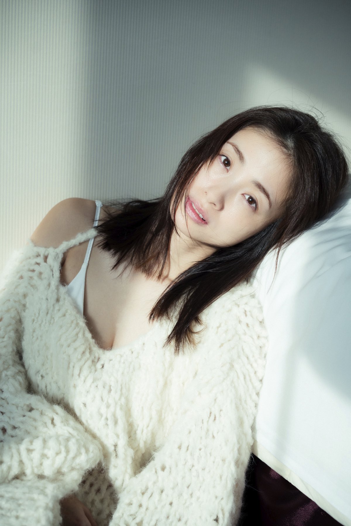 入荷now 安全 公式】上戸彩写真集『Midday Reverie』  X: on 7/10発売 その他