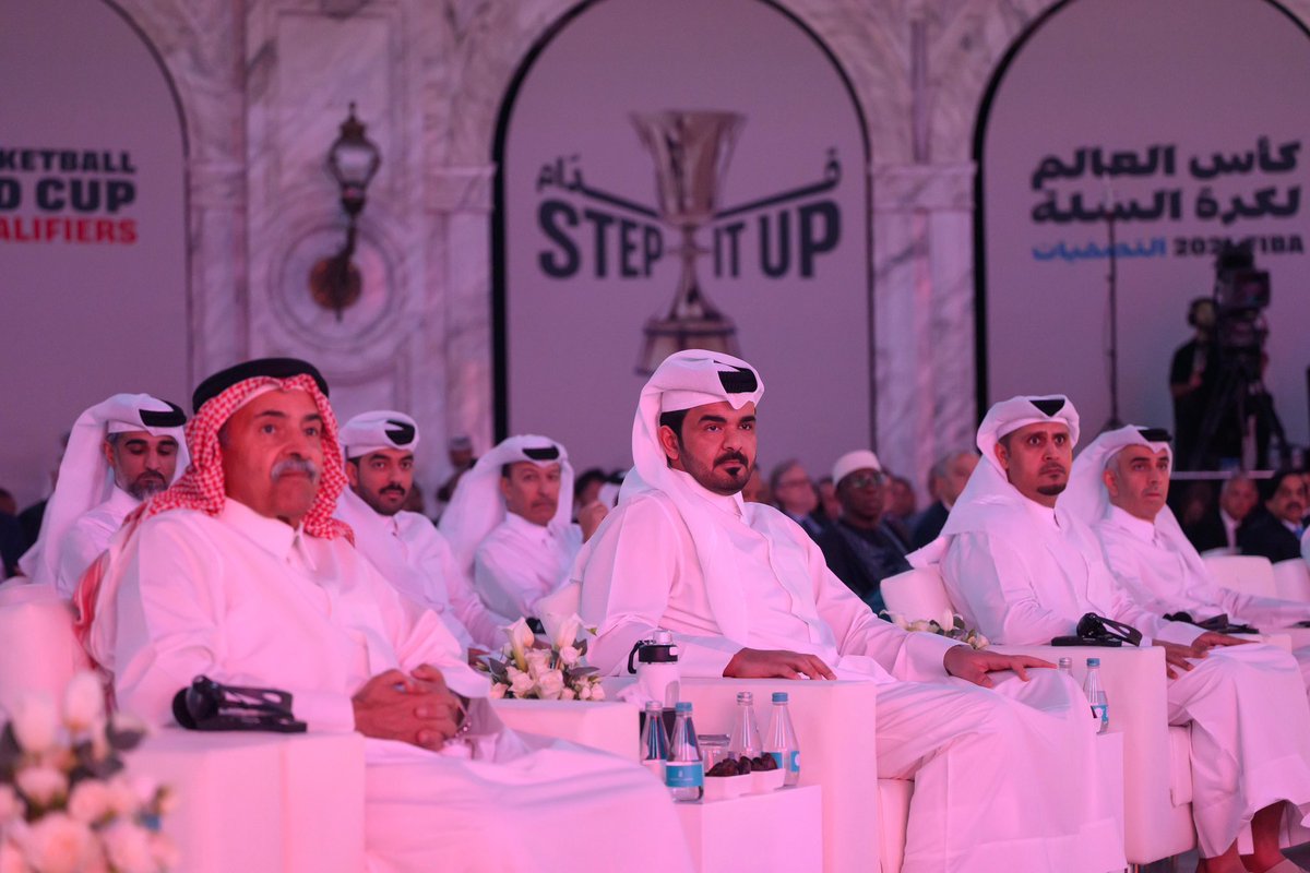 Marsalqatar's tweet photo. بحضور سعادة الشيخ جوعان بن حمد آل ثاني رئيس اللجنة الأولمبية القطرية ورئيس اللجنة المنظمة لكأس العالم لكرة السلة قطر 2027

أقيمت اليوم بمول الحزم مراسم قرعة التصفيات المؤهلة لنهائيات البطولة التي تقام للمرة الأولى في منطقة الشرق الأوسط 🌍 

#مرسال_قطر | #قطر 🇶🇦