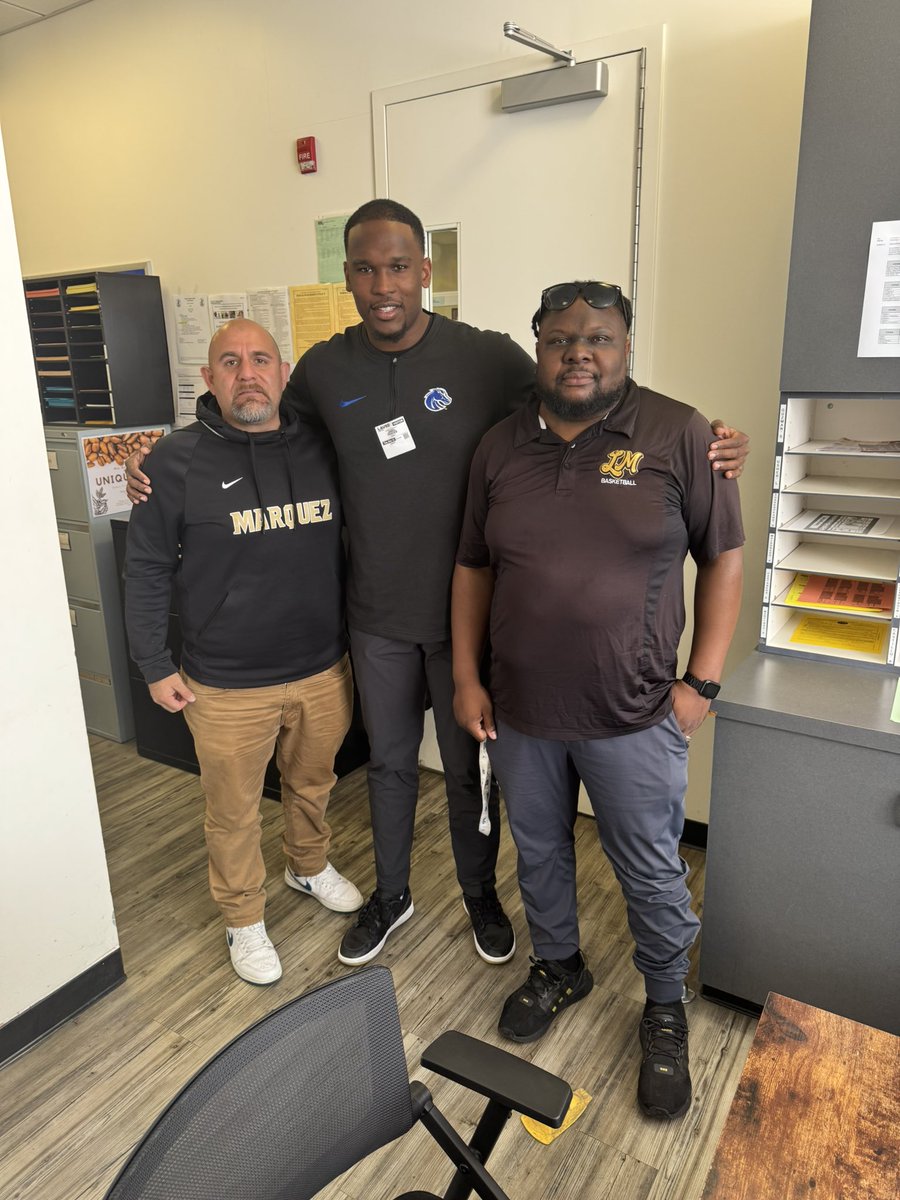 Coach Tucker (@coachtuck23) on Twitter photo Marquez Football Appreciate EDGE coach <a href="/JabrilFrazier/">Jabril Frazier</a> from <a href="/BroncoSportsFB/">Boise State Football</a> for coming by @marquez_athletics @marquezhsfb and recruiting our student athletes #bleedblue
#builtdifferent
<a href="/latsondheimer/">eric sondheimer</a> #theworkwillshow #hardworkpaysoff Marquez Football Appreciate EDGE coach <a href="/JabrilFrazier/">Jabril Frazier</a> from <a href="/BroncoSportsFB/">Boise State Football</a> for coming by @marquez_athletics @marquezhsfb and recruiting our student athletes #bleedblue
#builtdifferent
<a href="/latsondheimer/">eric sondheimer</a> #theworkwillshow #hardworkpaysoff