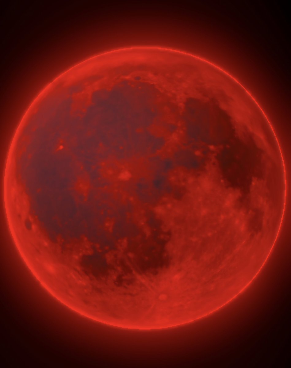 Very shiny very bloodmoon, I love it ❤️❤️ <a href="/TaprootWitches/">Taproot Witches 🧙‍♀️</a> <a href="/leocaillard/">leo Kay</a>