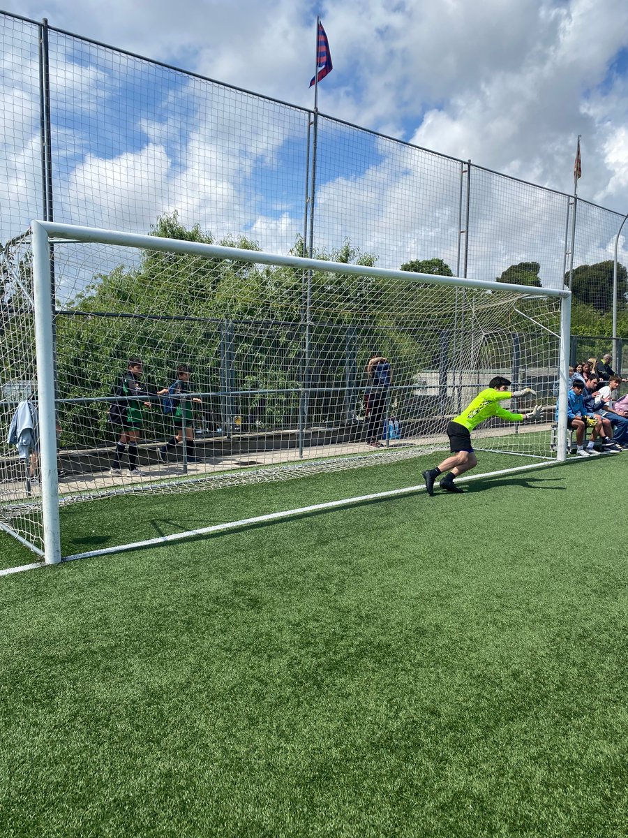 pbsantcugat's tweet photo. ⚽️👏 La Penya Blaugrana #SantCugat i l' @afavalles recapten 560 euros en el ‘Marca-li un Gol a l’#Alzheimer’!

🔗 https://t.co/wJgHOGMtb7 .

👏 Gràcies a tothom per participar-hi!

@josepmvalles @culturastc @FCF_CAT @tallermoragas @esther_alos @mgrau128 @cuenca_marc @pcuencap2 https://t.co/HQHqgHcYeG
