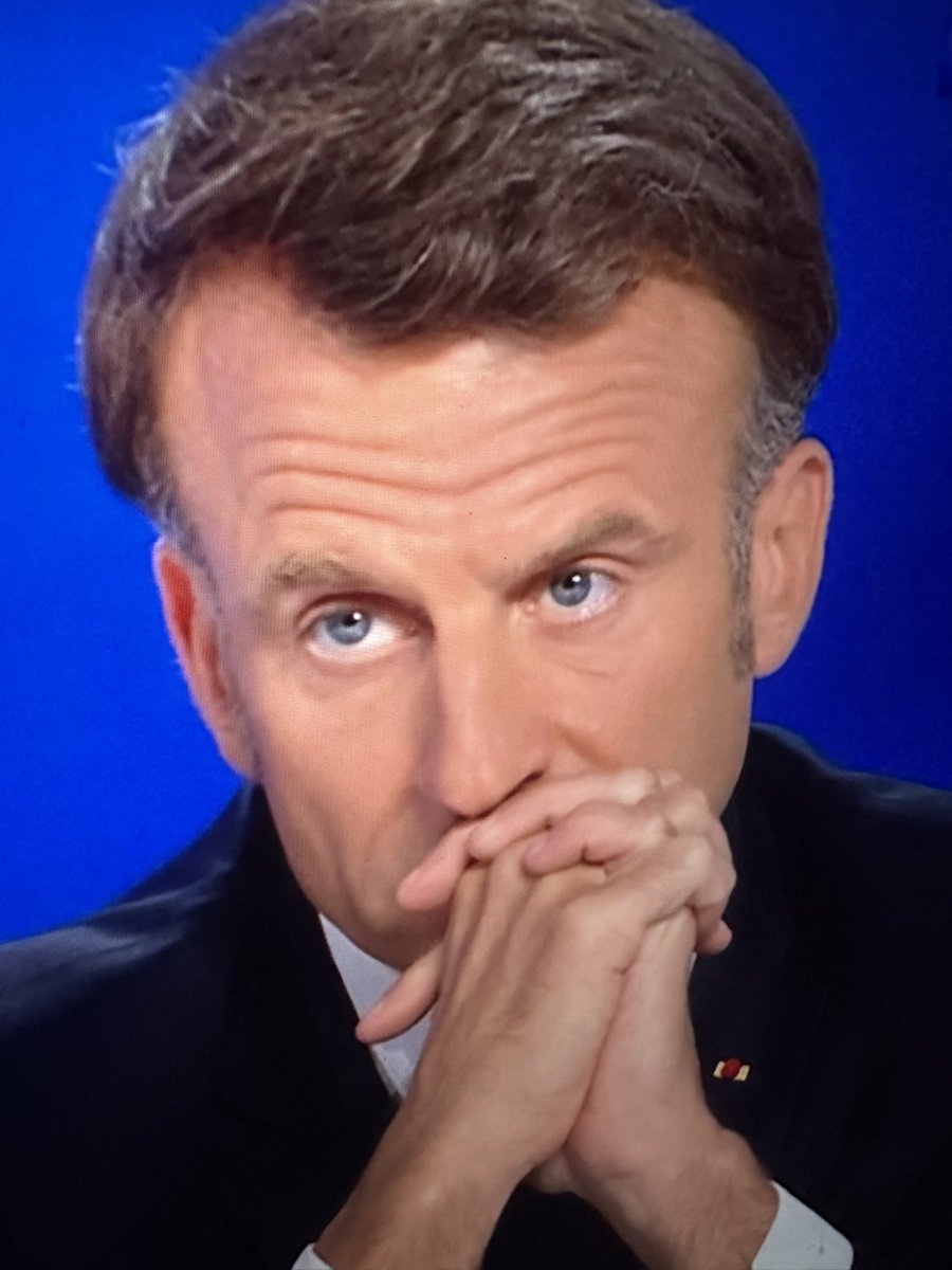 f_philippot's tweet photo. Bug de #Macron20h10 quand on lui explique que la production de la Zoé va partir…en Roumanie !

Donc dans un autre pays de l’UE !

Or Macron parle de « politique européenne », de « souveraineté européenne » en permanence. Il n’a que ça à la bouche.
Donc délocaliser en Roumanie ne pose pour lui aucun problème !
Eh oui c’est dans l’UE ! Donc tout va bien n’est-ce pas ?…

L’ouvrier et l’ingénieur français apprécieront…