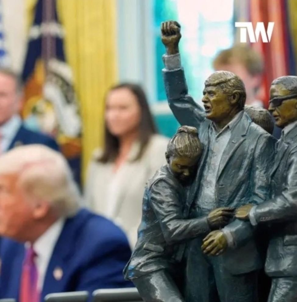 They make statues of fake assassinations attempts now?