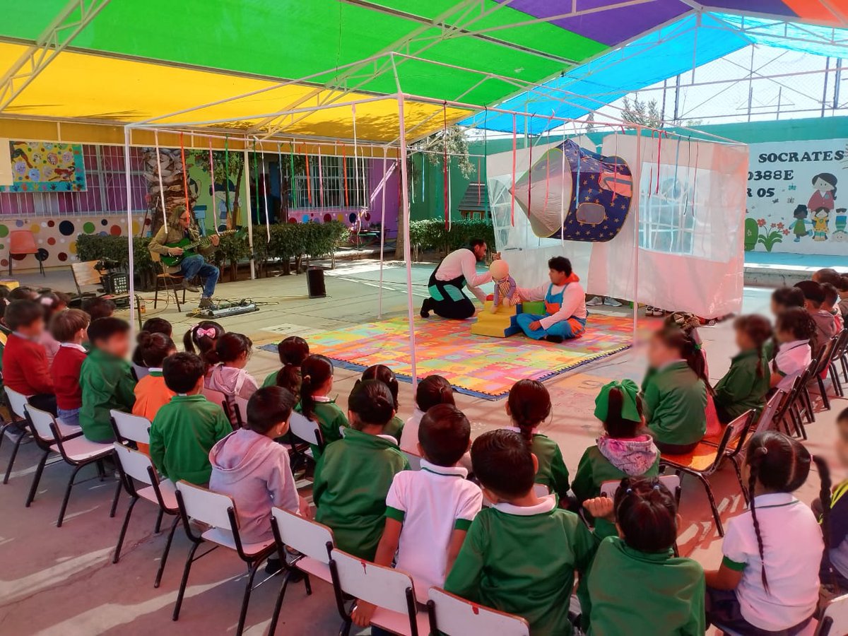iceddgo's tweet photo. 🧸✨ BEBÉ: Un lugar seguro
Teatro de títeres para primeras infancias 👶🎭
Montaje interactivo del Proyecto #PECDA 2024-2025
🎨 Perla Mapula Estrada
🎎 Miguel Solís, Rafael Rivas
🎶 Ernesto Reséndiz
🎭 Enrique Longoria
📅 2, 24 abril | 8 mayo
📌 Teteutzin Artes Vivas https://t.co/jqrbKfcBpx