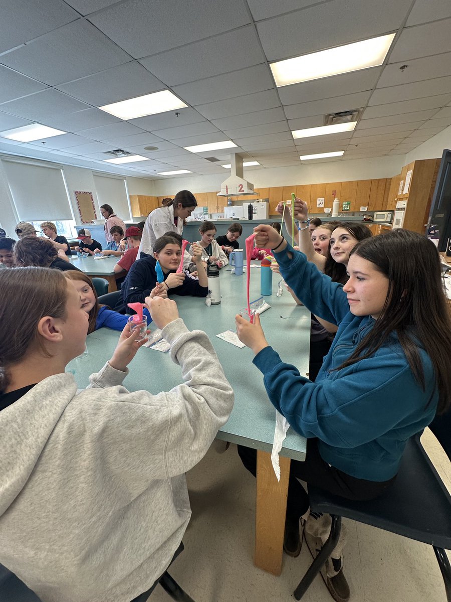 BayviewEdCentre's tweet photo. We kicked off
#EducationWeek2025 in the SRCE with a spark! 💥 Thanks to @StFXUniversity X-Chem students for leading fun, hands-on activities: ✨ Magic-themed science for P &amp; P/1 🧪 Polymers with Grade 7 🤖 Sphero with Grade 4 https://t.co/jcUYXeIzBz