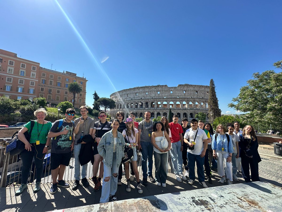 LBPascalForbach's tweet image. Rome J2 – Une journée riche à la Villa Médicis !
Balade matinale sous le soleil : Colisée, Fontaine de Trevi &amp;amp; autres trésors romains. 📸L’après-midi à la V. Médicis mêle art, neurosciences et expression orale. Une journée entre culture, échanges &amp;amp; cohésion !
@pf_mourier
@cabbeke