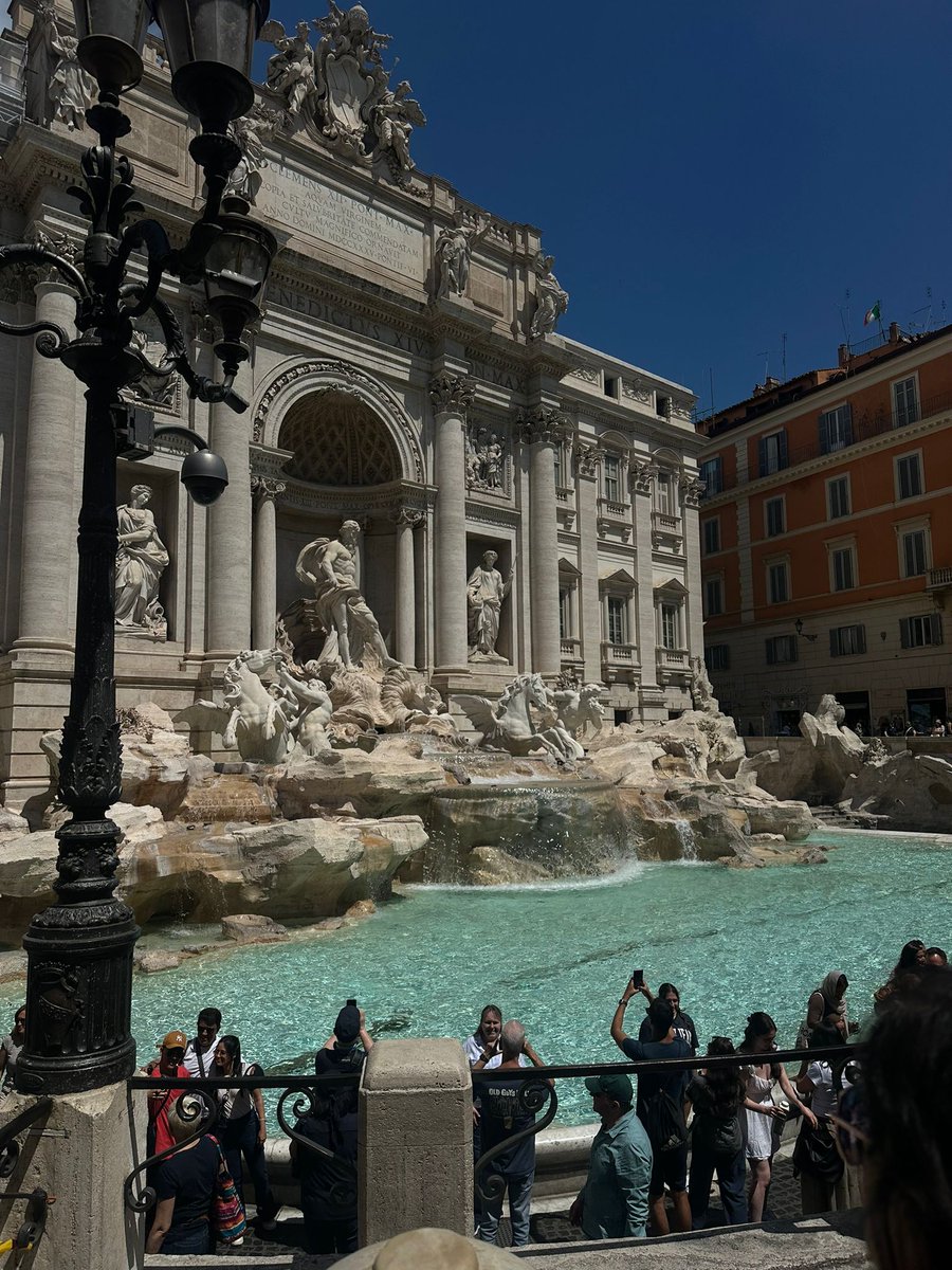 LBPascalForbach's tweet image. Rome J2 – Une journée riche à la Villa Médicis !
Balade matinale sous le soleil : Colisée, Fontaine de Trevi &amp;amp; autres trésors romains. 📸L’après-midi à la V. Médicis mêle art, neurosciences et expression orale. Une journée entre culture, échanges &amp;amp; cohésion !
@pf_mourier
@cabbeke