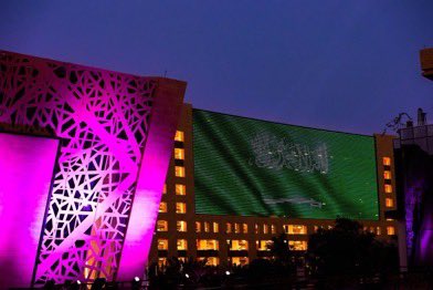 "ليسن فالي" يتزين بلون الخزامى في مشهد يعكس الترحيب الملكي بضيوف المملكة .

#الرئيس_الأمريكي_في_المملكة
#TrumpInKSA

-