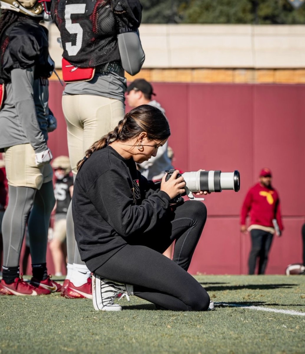 FSUSport's tweet image. Beyond the Sidelines: A Day in the Life of Sport Management Master's student Bella De Souza as a Creative Media Intern for @fsufootball π
#FSUSPM #nolesknowsports