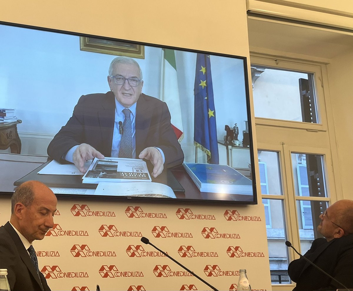 In <a href="/Confedilizia_/">Confedilizia</a> presentazione #libro #MediaeTerrae di <a href="/guidocastelli65/">Guido Castelli</a> dialogo intenso e illuminante con <a href="/gspazianitesta/">Giorgio Spaziani Testa</a> su ricostruzione, coesione, futuro ed #intervento di <a href="/TommasoFoti/">Tommaso Foti</a>. <a href="/TwittaLibro/">Twitta Libro</a> <a href="/LibroPossibile/">Il Libro Possibile</a> <a href="/_Un_Libro_/">UnLibroTiraLAltroOvvero iL Passaparola dei Libri</a> <a href="/Diffondilibro/">Diffondi Libro</a> <a href="/tg2rai/">Tg2</a> #ConfassociazioniDigital