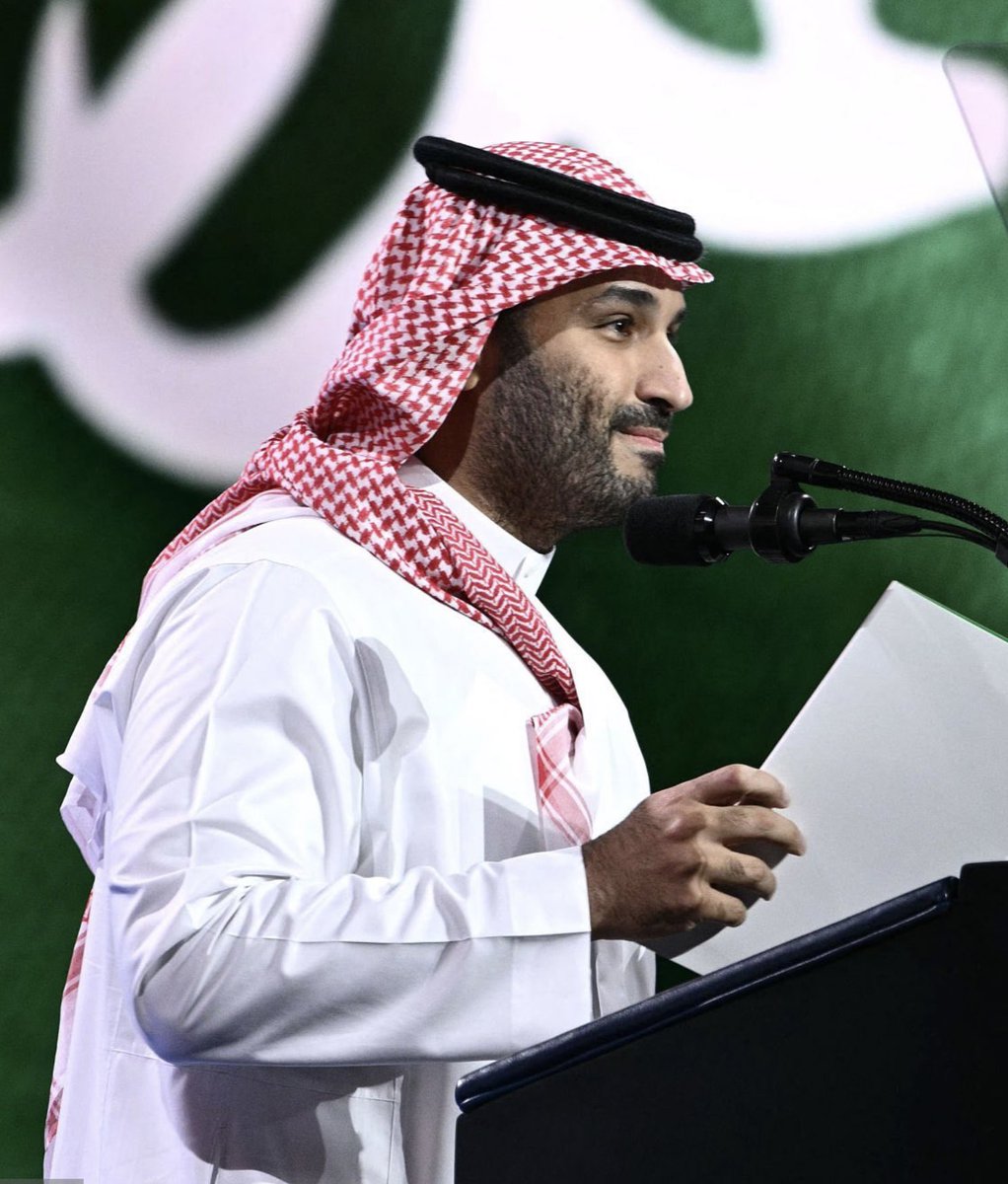 بعد أن أصابتنا تخمة الانجازات 

ماذا تقول لهذا الأمير الفذ ..

#محمد_بن_سلمان 
#زعيم_الشرق_الاوسط
#قائد_العرب
#MBS