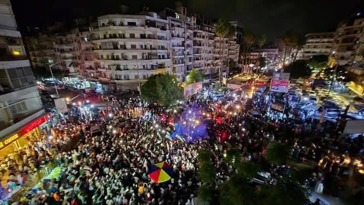 أهالي محافظة اللاذقية يحتفلون بقرار رفع العقوبات عن سوريا