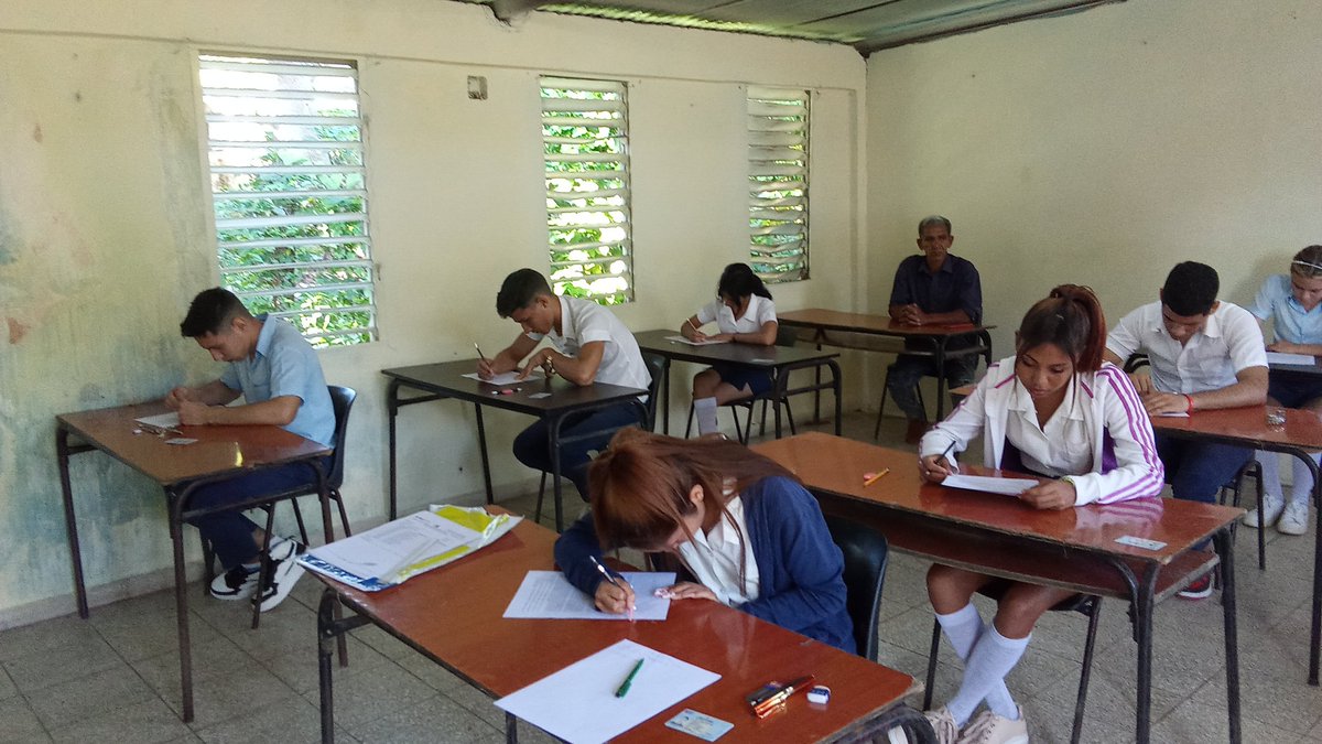 hechavarr4's tweet photo. Muchísimas felicidades para todos los educandos, entrenadores, directivos y familiares del municipio #Tercerfrente por haber obtenido el 100 porciento en exámenes de ingreso de matemática y Español 
@FrenteDme 
@CubaMined
@dpestgo 
#Tercerfrente
#SantiagoDeCuba https://t.co/3wIJyQzRPz